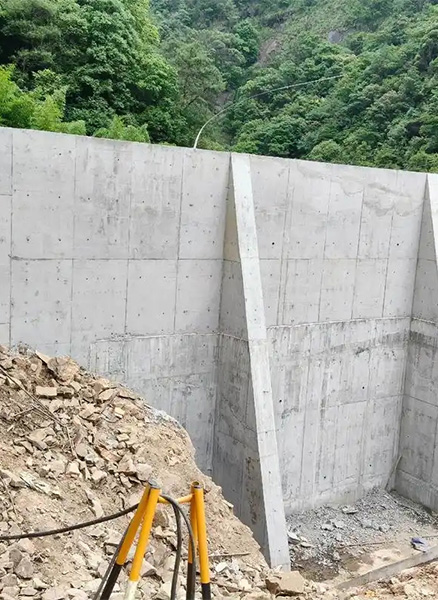 张家口怀安县重力式挡土墙
